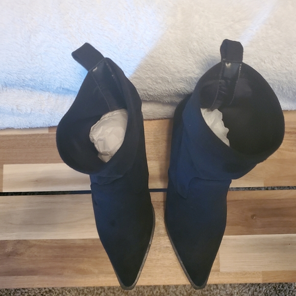 Nasty Gal Suede Pointy Black Boots - Picture 3 of 7